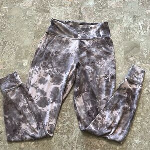 Lululemon Align High-Rise Jogger
Diamond Dye Mink Bery Lunar Rock Shadow Grey 4